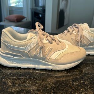 Women’s New Balance 997H size 8.5
